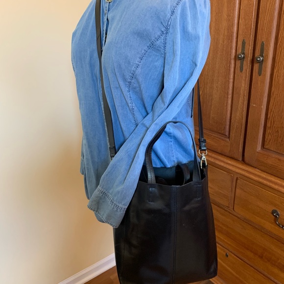 Urban Outfitters leather bucket crossbody - Picture 2 of 7